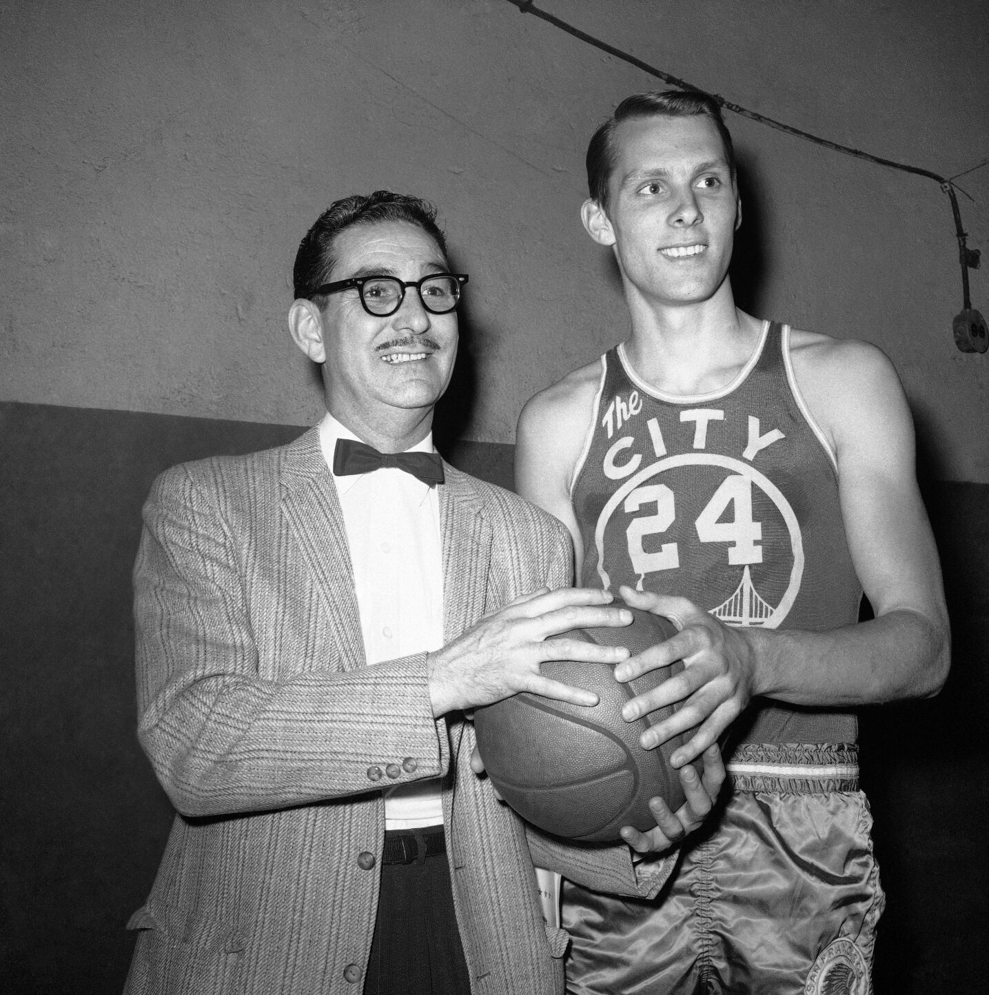 1967: Rick Barry scores 55 points in NBA Finals game